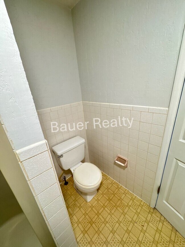 Building Photo - ab43 (Bauckman lease only)