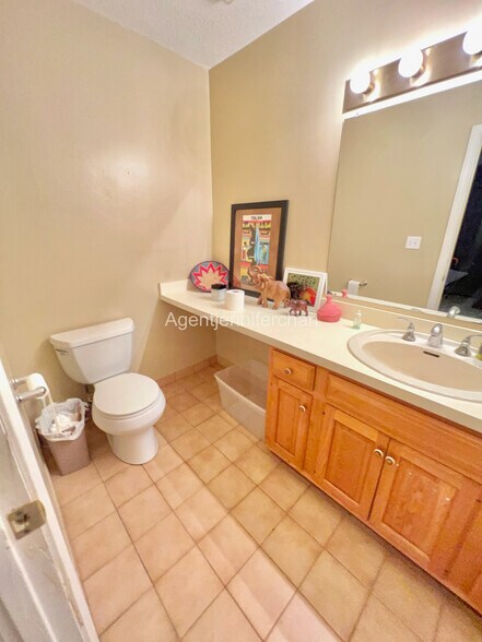 Building Photo - 147 Kelton St