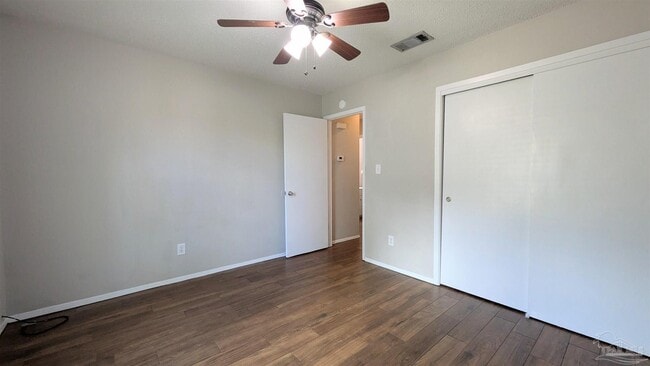 Building Photo - 9648 Hollowbrook Dr