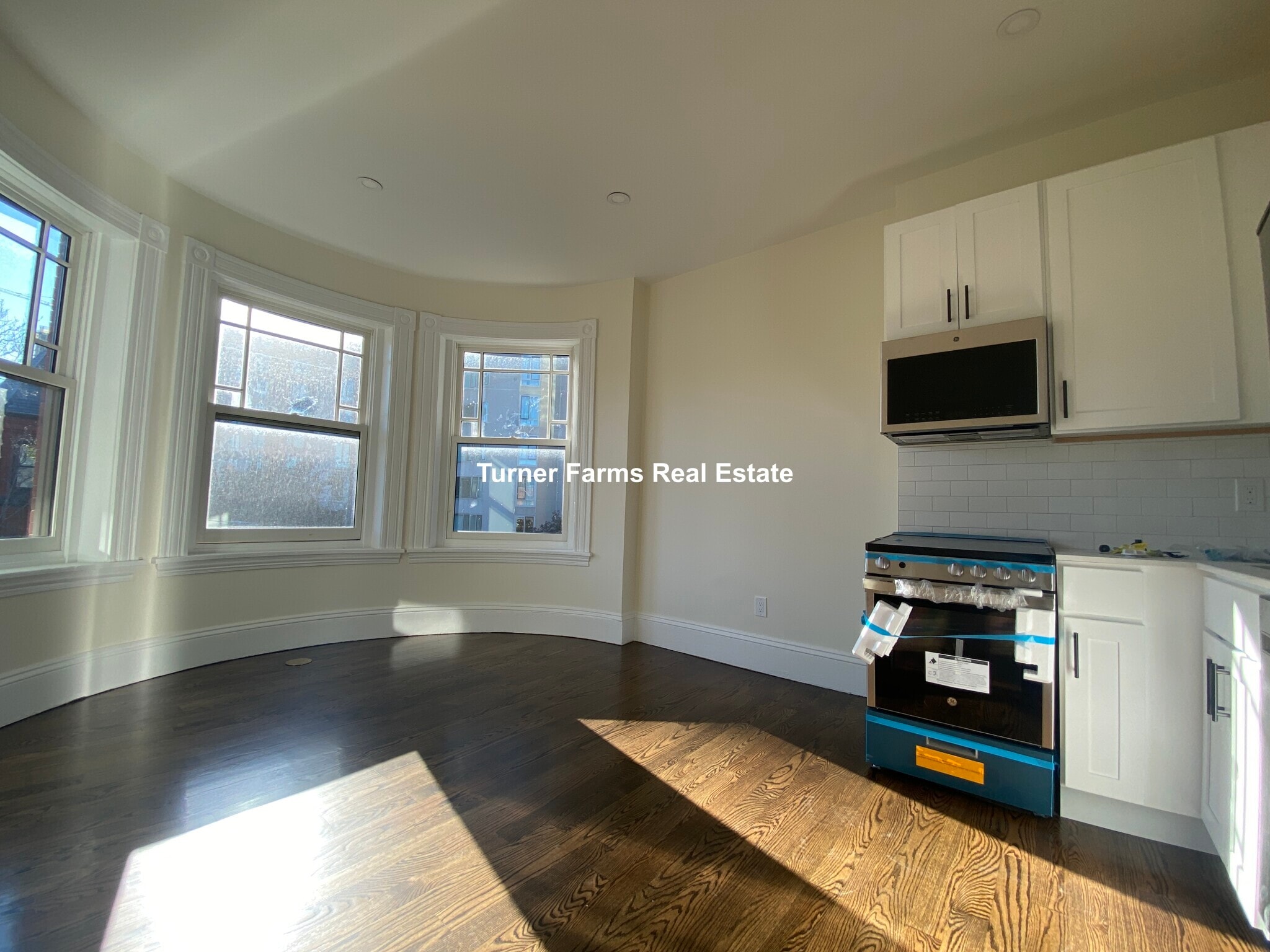 Building Photo - 261B W Newton St