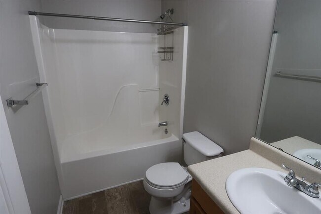 Building Photo - 156 Shadowhill Ln SW