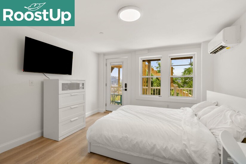 Building Photo - RoostUp Furnished Private Bedroom with Pri...