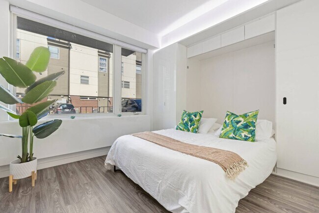 Building Photo - 12607 Larchmere Blvd