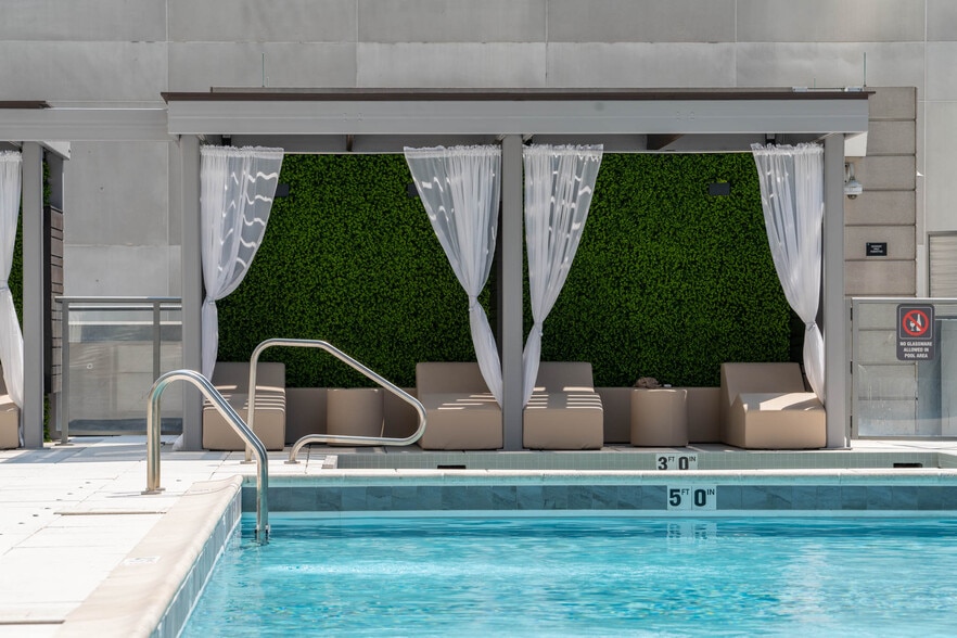 Building Photo - 411 N Halsted St