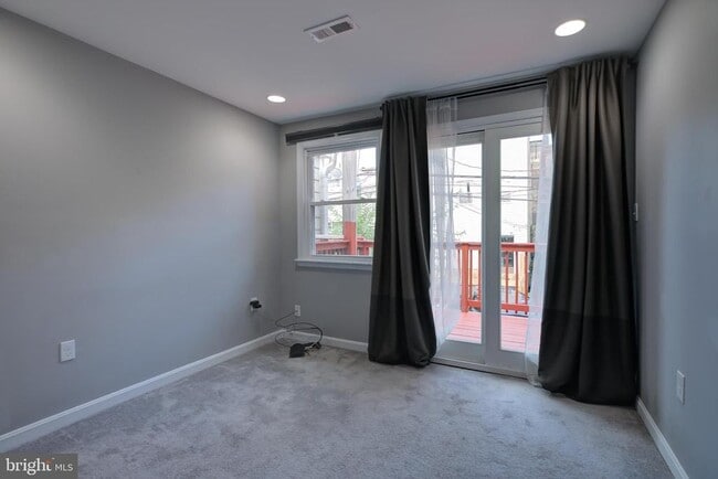 Building Photo - 16 N Bradford St