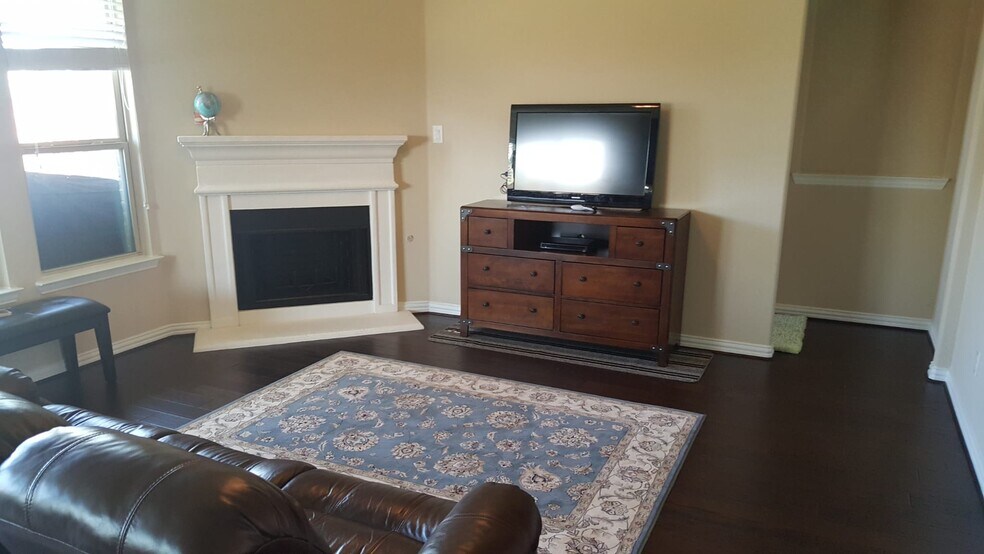 Living Room - 905 Avian Dr