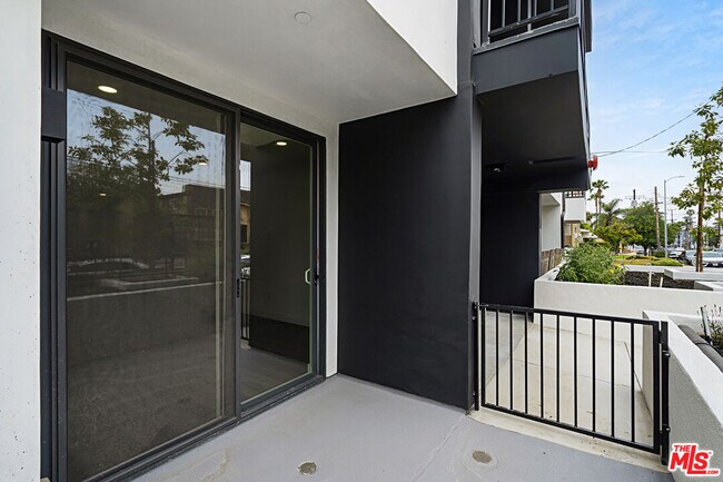Building Photo - 6144 Whitsett Ave