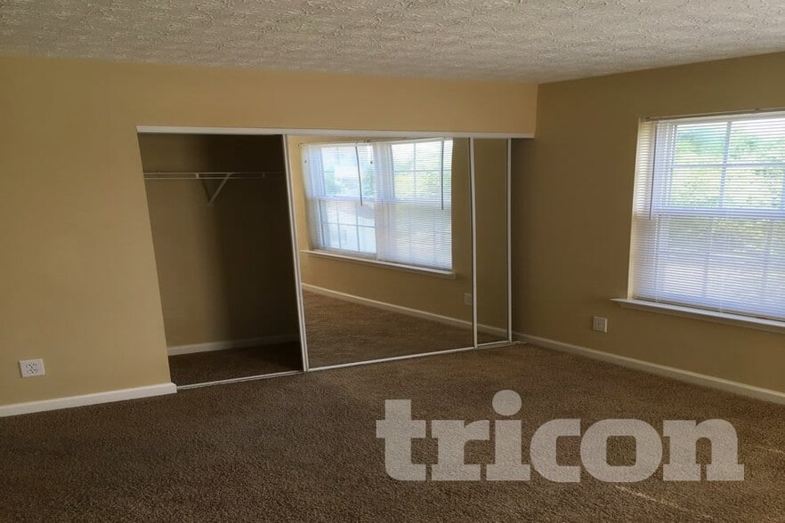 Building Photo - 553 Arbor Ridge Dr