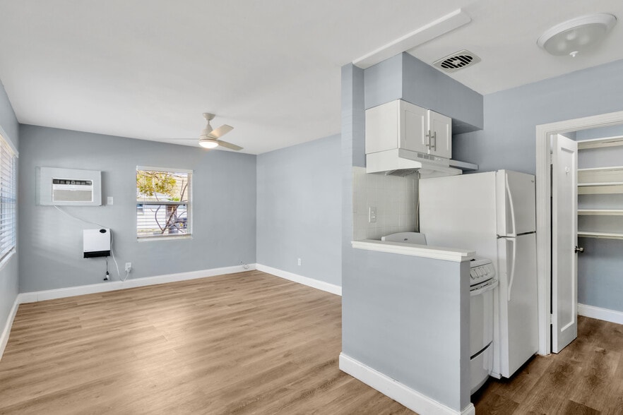 Building Photo - 1233 Grove St