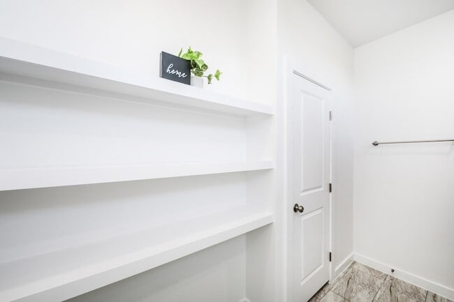 Building Photo - 3911 Casa Blanca Lake Rd