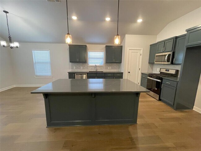 Building Photo - 413 Irish Ln