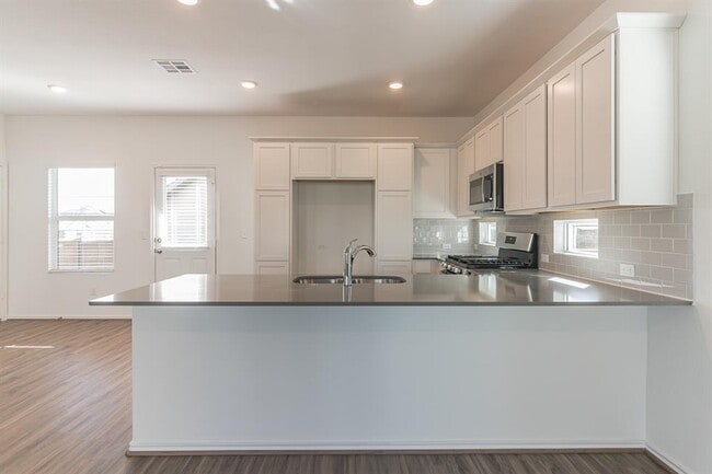 Building Photo - 101 Rioja