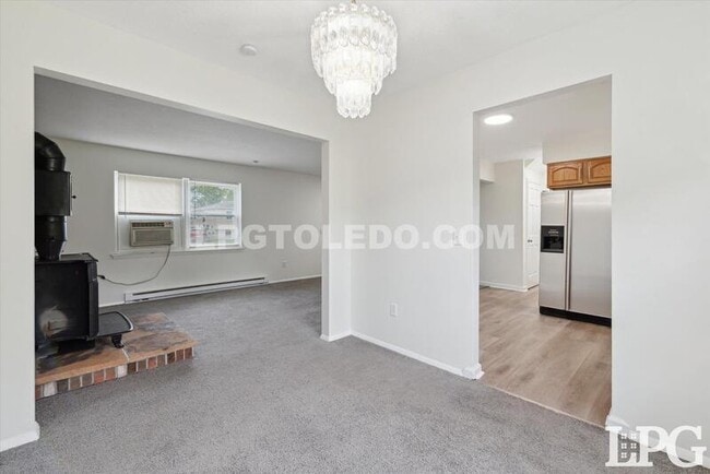 Building Photo - 4336 Deerwood Ln