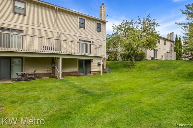 Building Photo - 5652 Drake Hollow Dr E