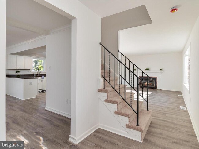 Building Photo - 402 S Cherry Grove Ave