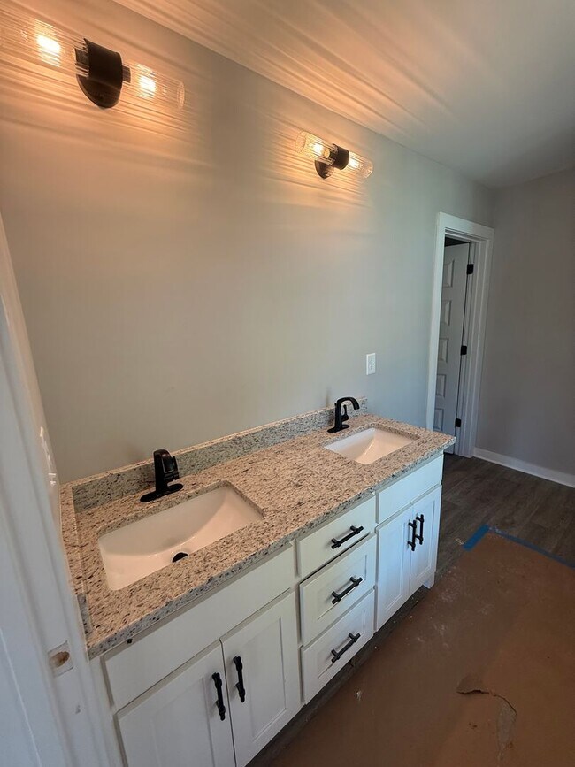 Building Photo - Brand-New Construction | 4 Bed / 3 Bath