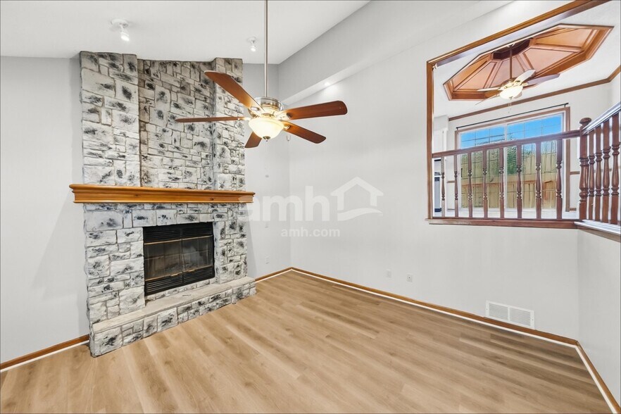 Building Photo - 409 SE Onyx Cir