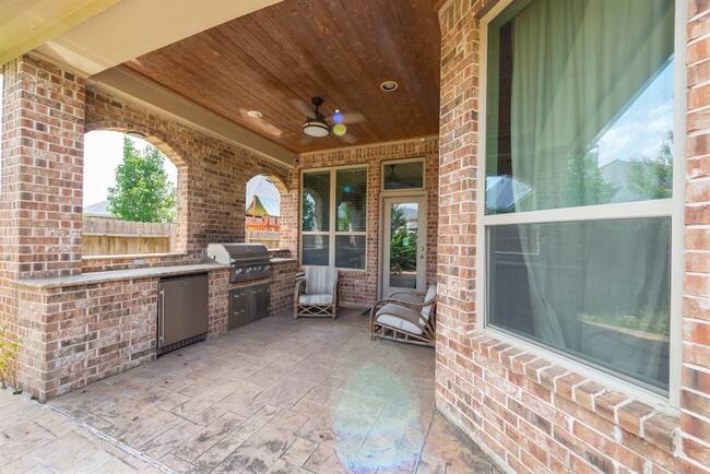Building Photo - 29010 Pinnacle Ridge Dr