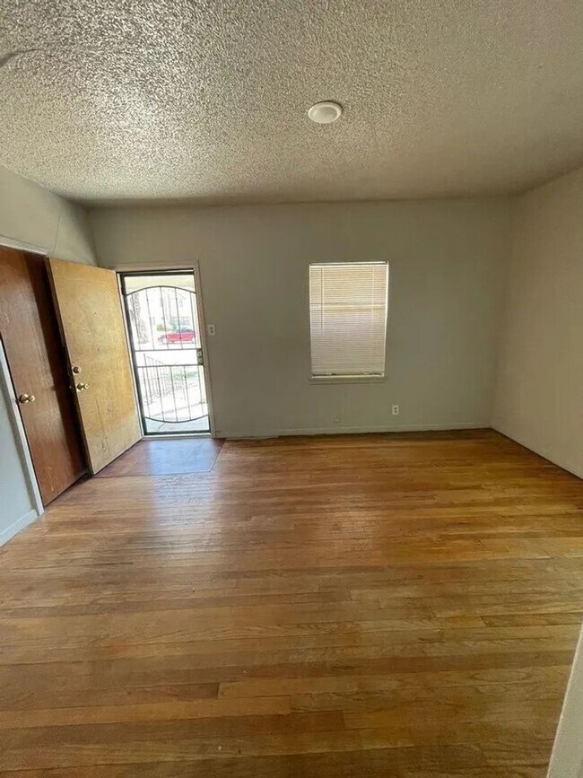 Building Photo - 1444 N 6th St