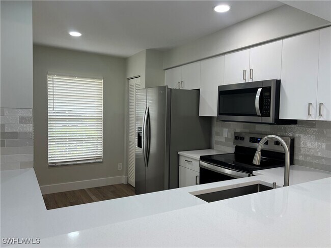 Building Photo - 9640 Victoria Ln