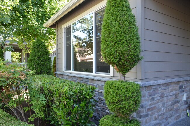 Building Photo - 11031 Muirwood Way NE