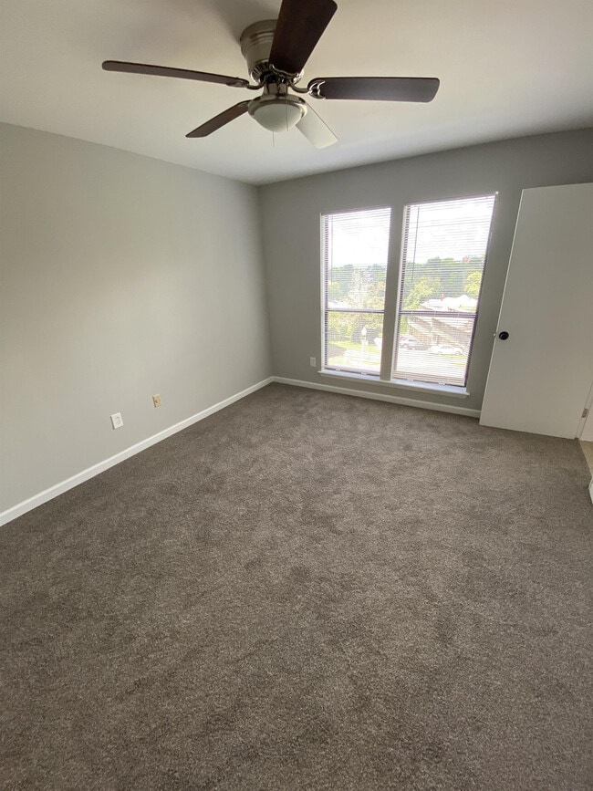 Building Photo - 1913 16th Ave S