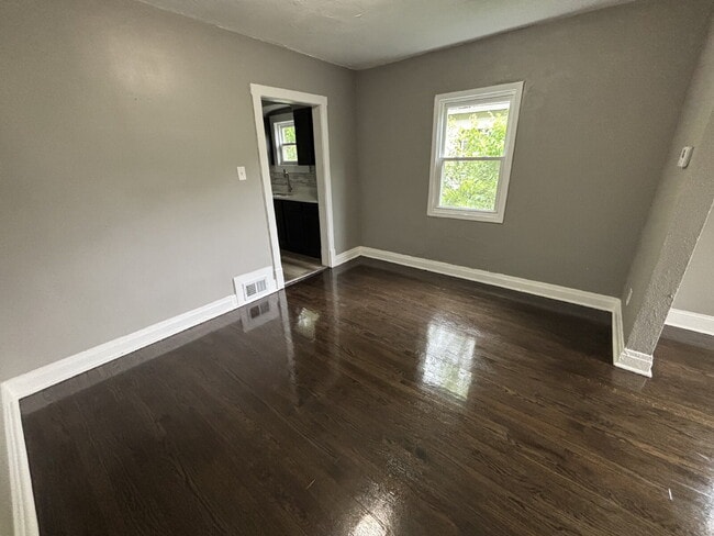 Building Photo - Ranch Style Home in Gary!