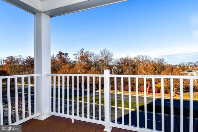 Building Photo - THIS IS AN ACTIVE ADULT, AGE RESTRICTED COMMUNITY. MUST BE 55+.