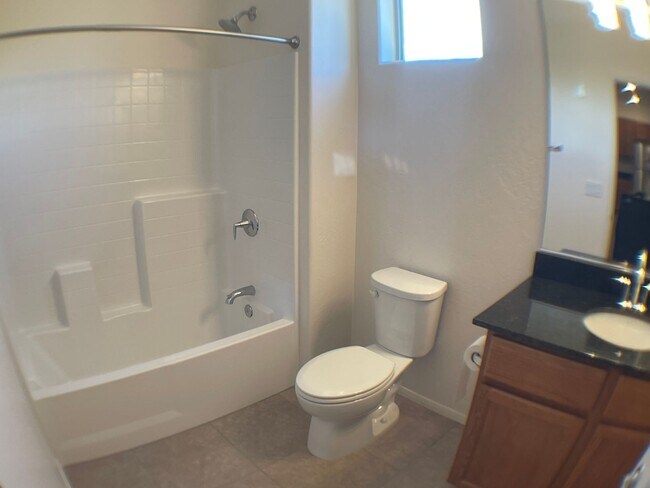 Building Photo - MOVE IN READY! Top-Floor Condo in the Hear...