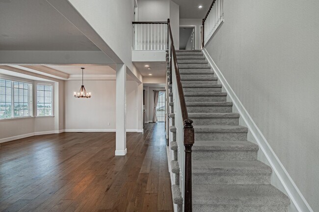 Building Photo - Spacious 5BD, 4BA Castle Rock Home with Fi...