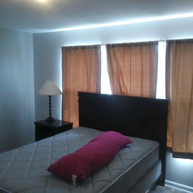 Building Photo - 236 Warren St