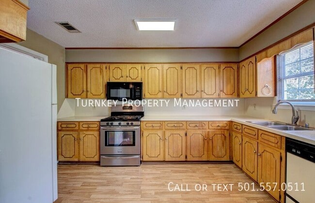 Building Photo - 3 Wagon Wheel Ct