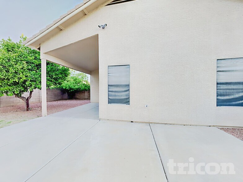 Building Photo - 9825 E Osage Ave