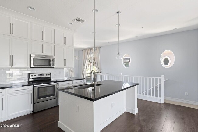 Building Photo - 6565 E Thomas Rd