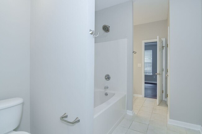 Building Photo - 317 Hogan Way