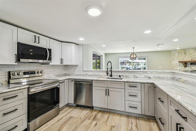 Building Photo - 13909 Berkowitz Ave