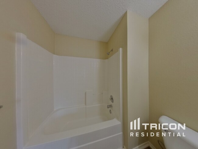 Building Photo - 537 Linacre Dr