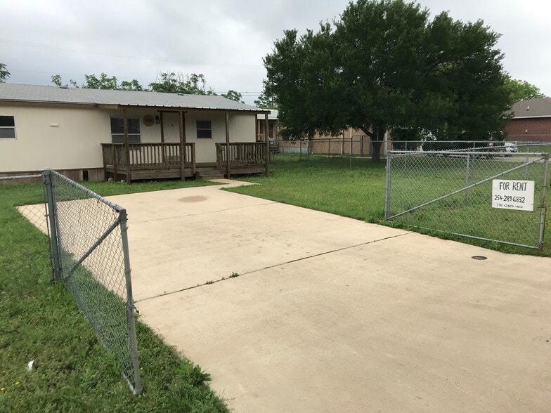 Front of home - 1414 Tejas Trail