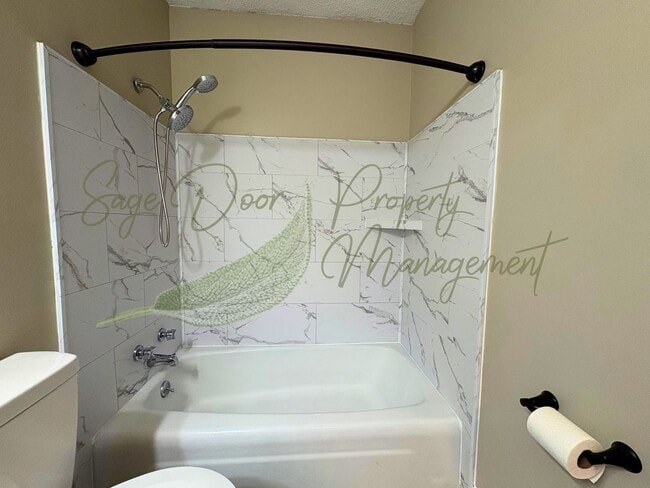 Building Photo - 1016-1018 SW Kingscross Rd