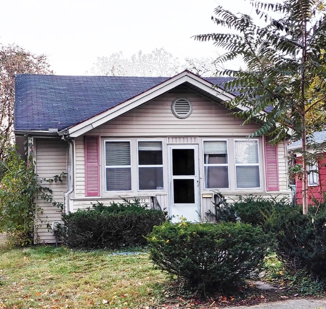 Building Photo - 233 Damon St