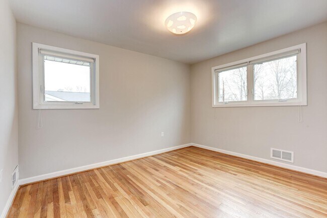 Building Photo - 9718 Holmhurst Rd
