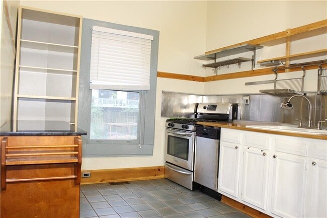 Building Photo - 1075 Manigault St SE