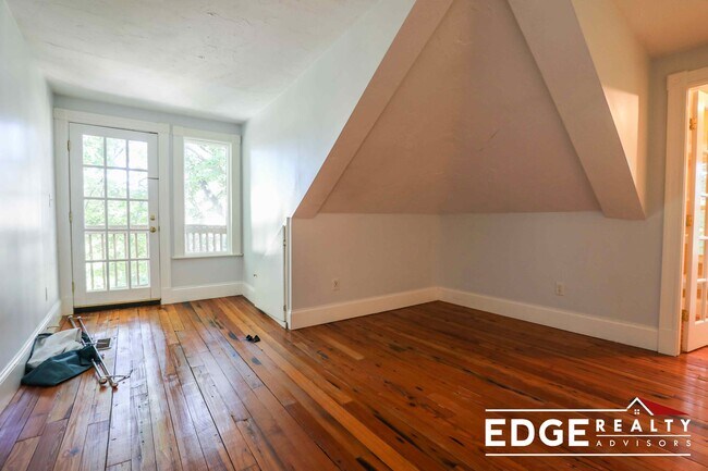 Building Photo - 68 Forest St