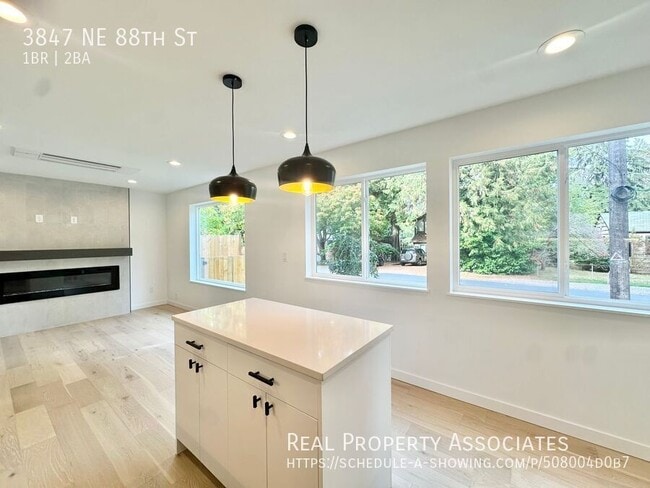 Building Photo - 3847 NE 88th St