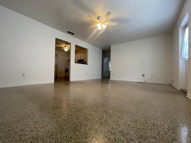 Building Photo - 335 Hernando St