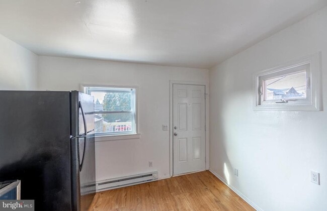 Building Photo - 220 Railroad Ave