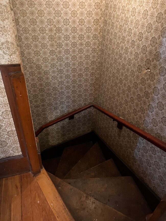 Back stairway access to 2nd floor - 4 Melville St