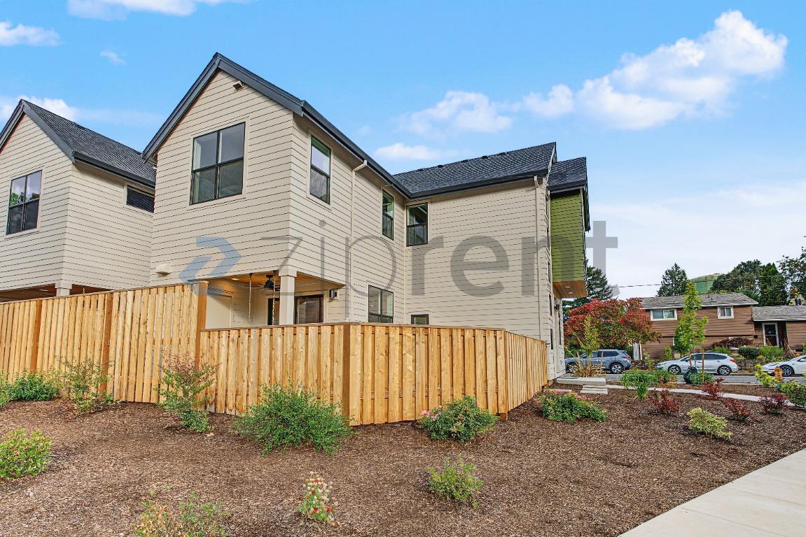 Building Photo - Unit