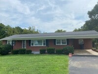 Building Photo - 960 Fairground St