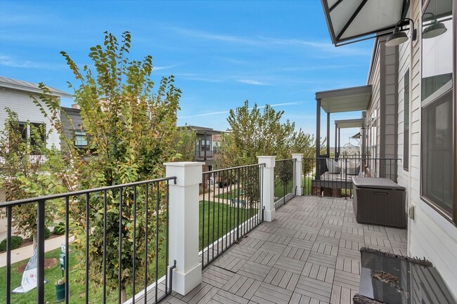 Building Photo - 2052 Sunflower Dr